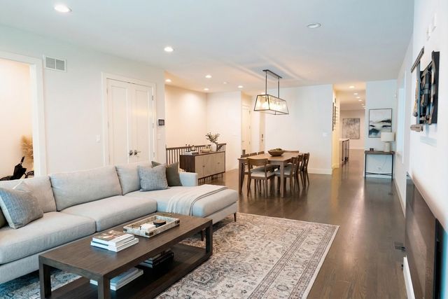 1150 W Hubbard Street 1E, Chicago, IL 60642