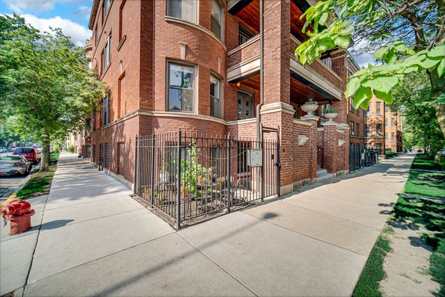 3001 W Logan Boulevard 1, Chicago, IL 60647