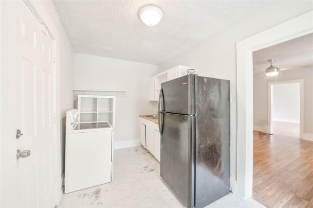 315 8th Ave N 1, Texas City, TX 77590