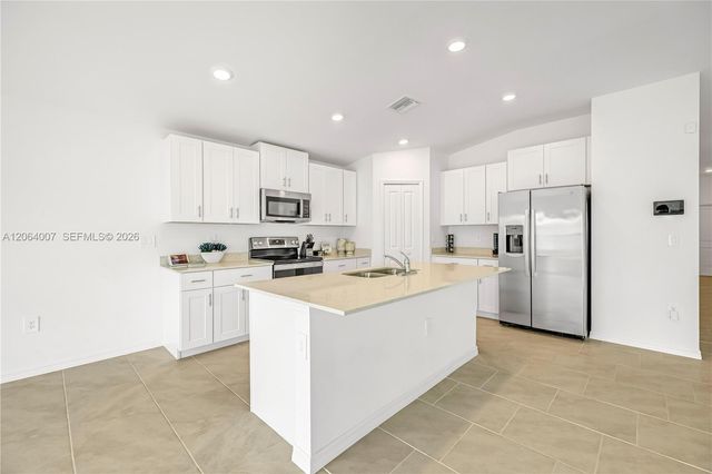 19941 GREEN PASTURE RD, Lehigh Acres, FL 33974