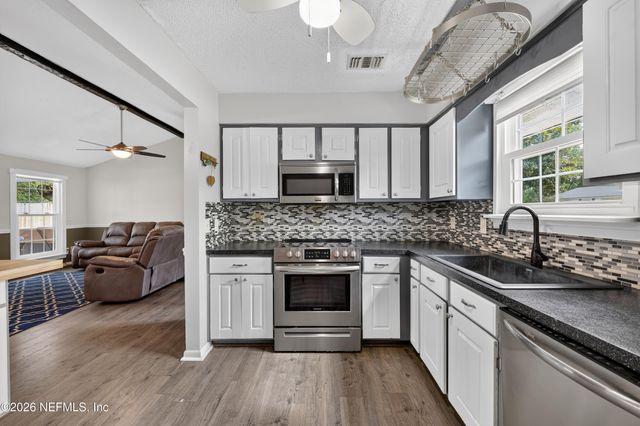 2084 BROAD OAK Drive, Jacksonville, FL 32225