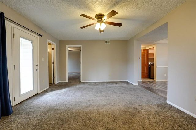 12300 E 43rd Street 1 A, Independence, MO 64055