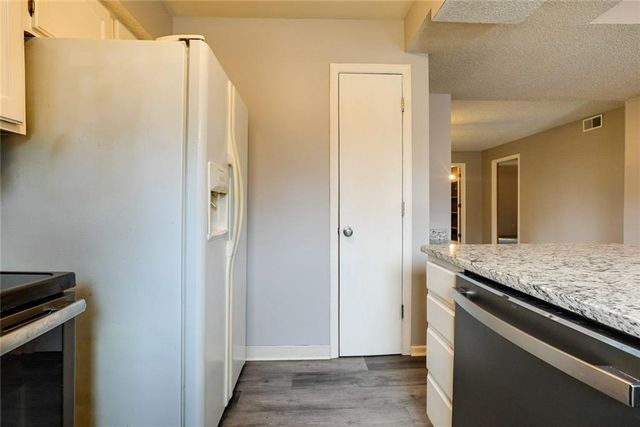 12300 E 43rd Street 1 A, Independence, MO 64055