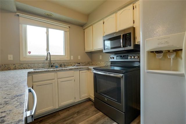 12300 E 43rd Street 1 A, Independence, MO 64055