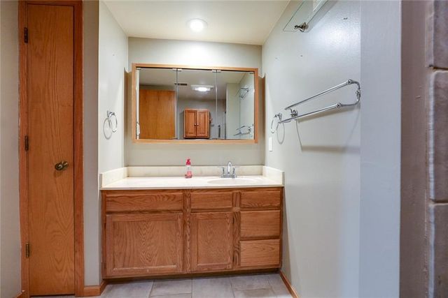 12300 E 43rd Street 1 A, Independence, MO 64055