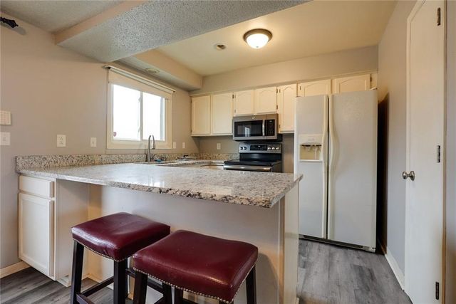 12300 E 43rd Street 1 A, Independence, MO 64055