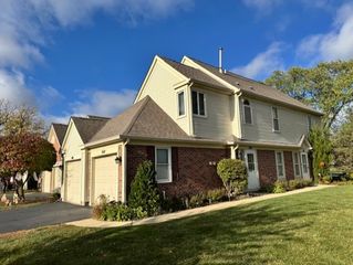 160 Inverness Court A, Elk Grove Village, IL 60007