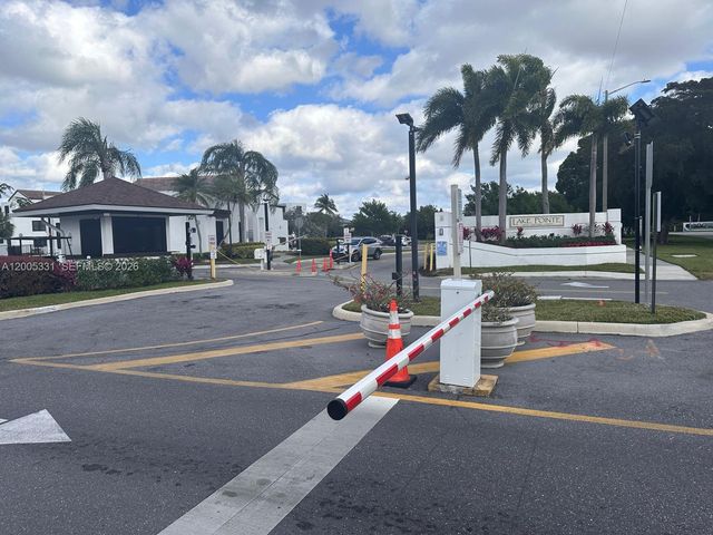 215 Lake Pointe Dr 113, Oakland Park, FL 33309