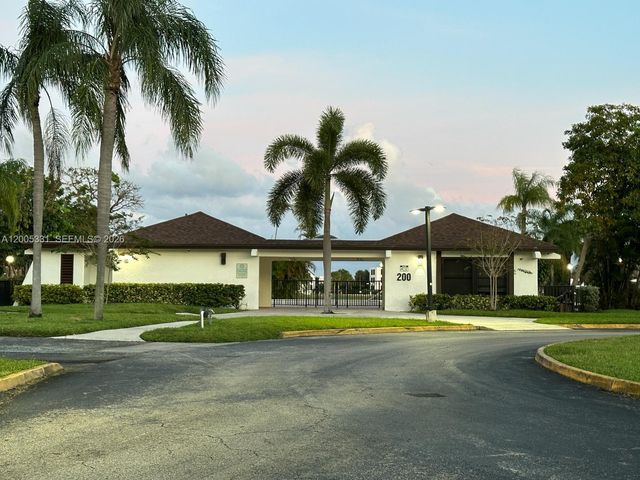 215 Lake Pointe Dr 113, Oakland Park, FL 33309