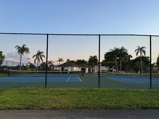 215 Lake Pointe Dr 113, Oakland Park, FL 33309