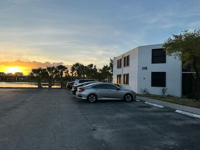 215 Lake Pointe Dr 113, Oakland Park, FL 33309