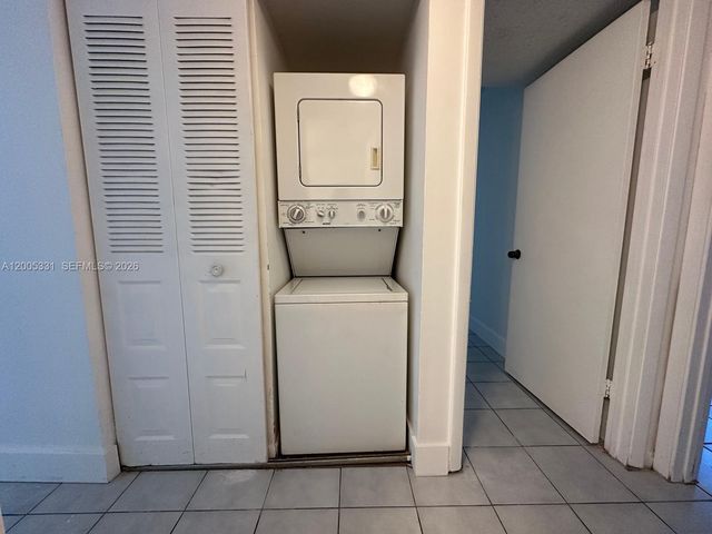 215 Lake Pointe Dr 113, Oakland Park, FL 33309