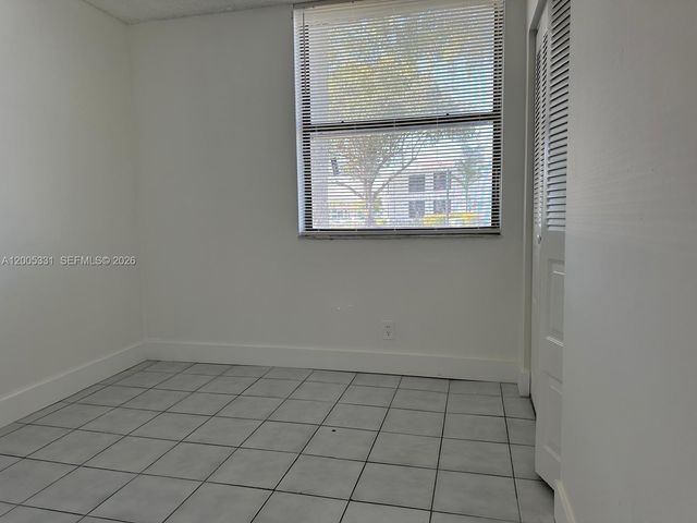 215 Lake Pointe Dr 113, Oakland Park, FL 33309