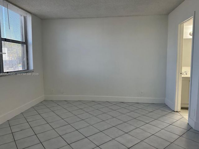 215 Lake Pointe Dr 113, Oakland Park, FL 33309