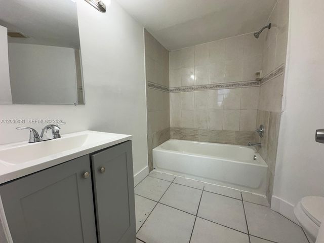 215 Lake Pointe Dr 113, Oakland Park, FL 33309