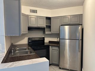 215 Lake Pointe Dr 113, Oakland Park, FL 33309