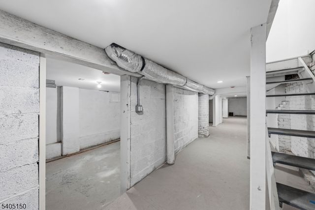 322 Court St, Elizabeth City, NJ 07206