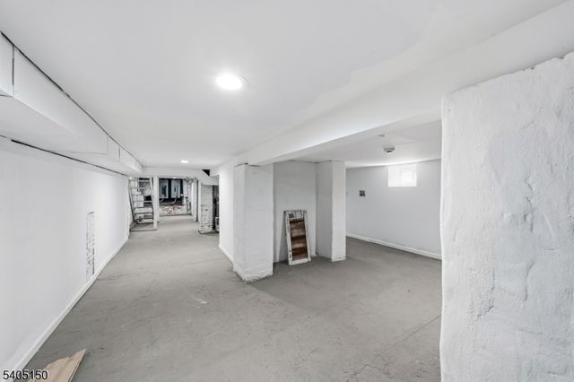 322 Court St, Elizabeth City, NJ 07206