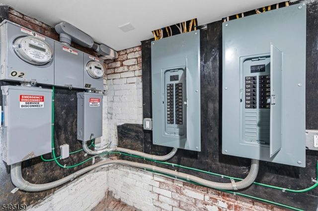 322 Court St, Elizabeth City, NJ 07206