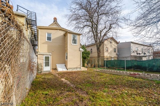 322 Court St, Elizabeth City, NJ 07206