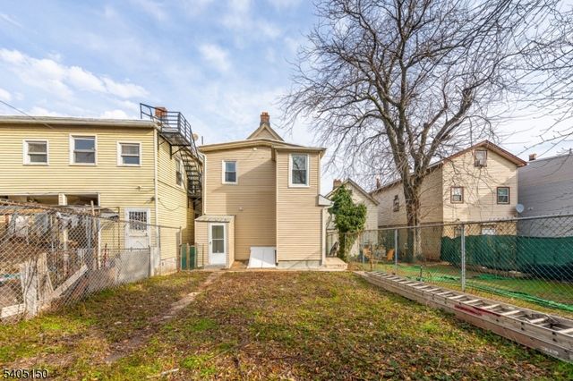 322 Court St, Elizabeth City, NJ 07206