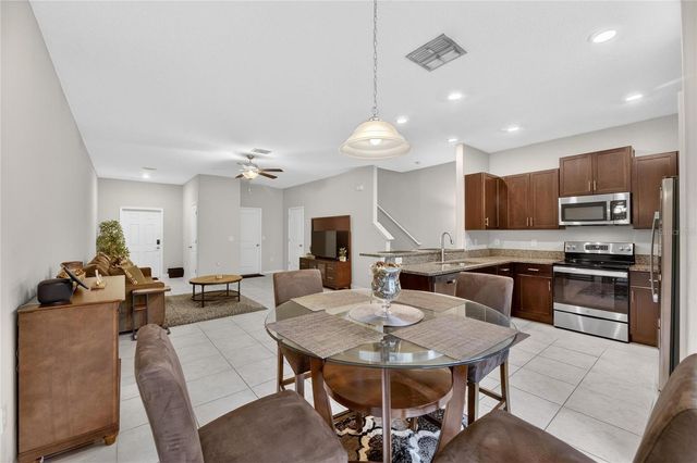 9652 PEMBROOKE PINES DRIVE, Sun City Center, FL 33573