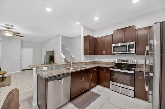 9652 PEMBROOKE PINES DRIVE, Sun City Center, FL 33573