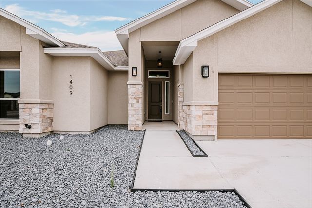 1409 Sansa St, Corpus Christi, TX 78415