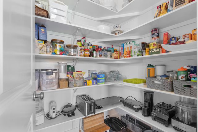 6200 Mcgillicuddy Lane, Portage, MI 49024