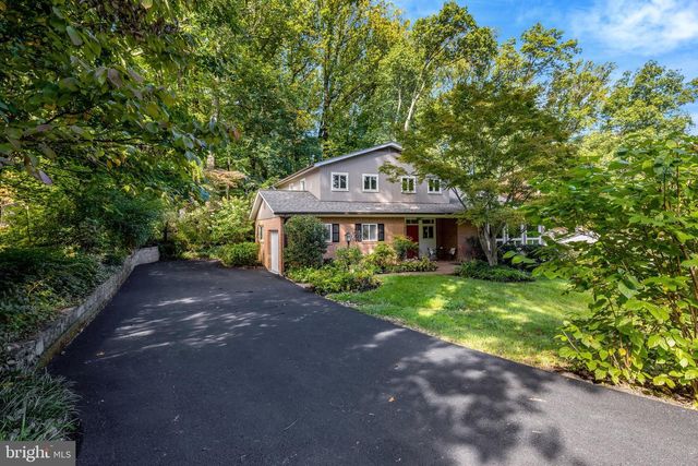 9115 SANTAYANA DR, Fairfax, VA 22031