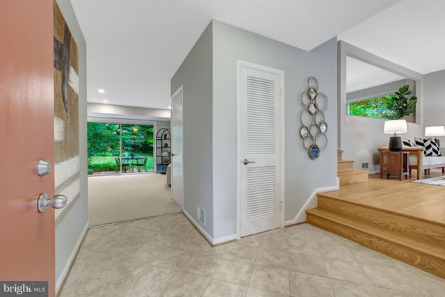 9115 SANTAYANA DR, Fairfax, VA 22031