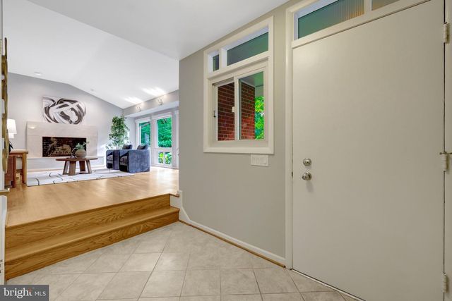 9115 SANTAYANA DR, Fairfax, VA 22031