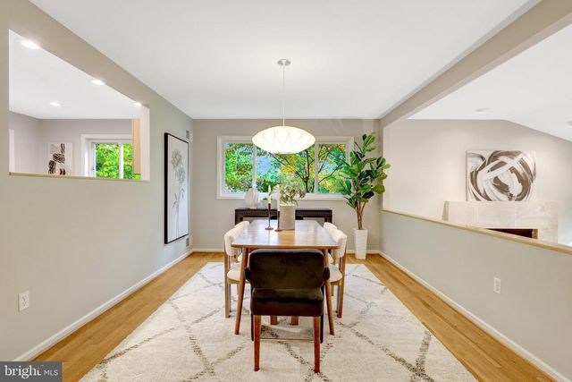 9115 SANTAYANA DR, Fairfax, VA 22031