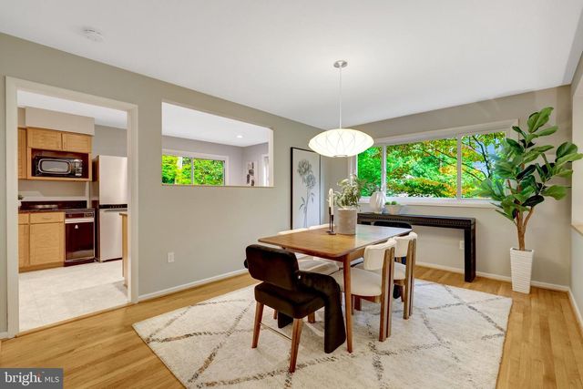 9115 SANTAYANA DR, Fairfax, VA 22031