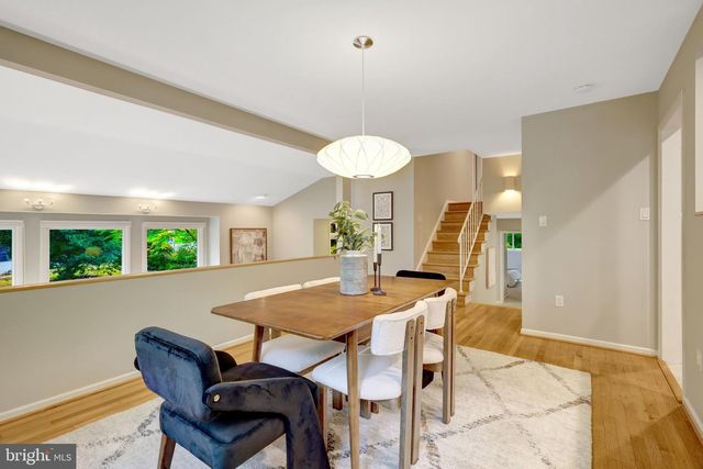 9115 SANTAYANA DR, Fairfax, VA 22031