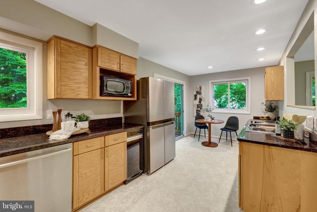 9115 SANTAYANA DR, Fairfax, VA 22031