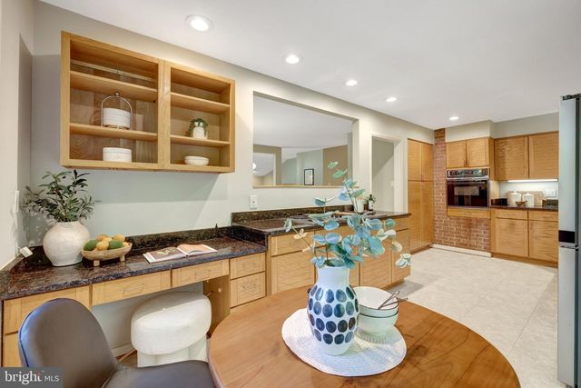 9115 SANTAYANA DR, Fairfax, VA 22031
