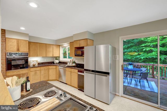 9115 SANTAYANA DR, Fairfax, VA 22031