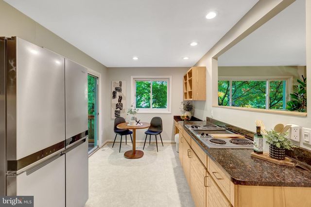 9115 SANTAYANA DR, Fairfax, VA 22031