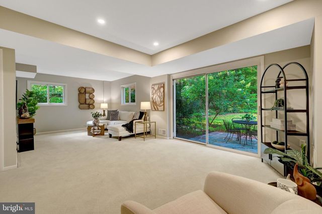 9115 SANTAYANA DR, Fairfax, VA 22031