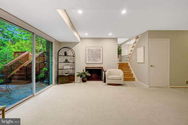 9115 SANTAYANA DR, Fairfax, VA 22031