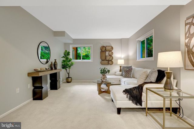9115 SANTAYANA DR, Fairfax, VA 22031