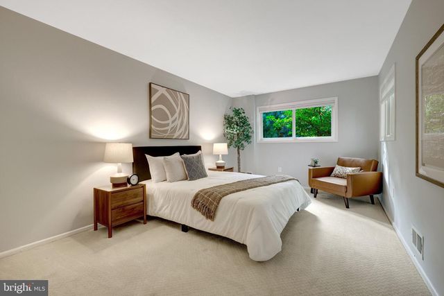 9115 SANTAYANA DR, Fairfax, VA 22031