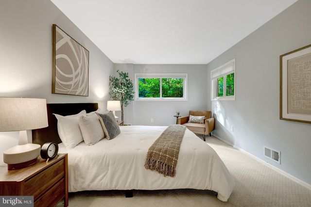 9115 SANTAYANA DR, Fairfax, VA 22031