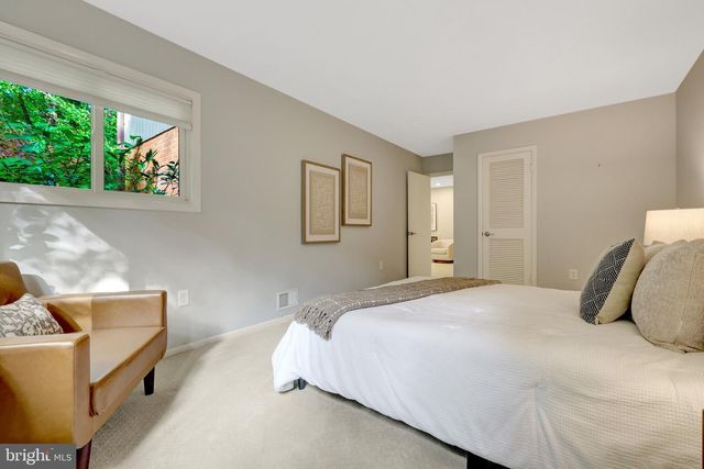 9115 SANTAYANA DR, Fairfax, VA 22031
