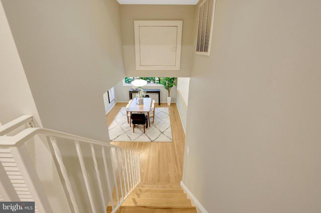 9115 SANTAYANA DR, Fairfax, VA 22031