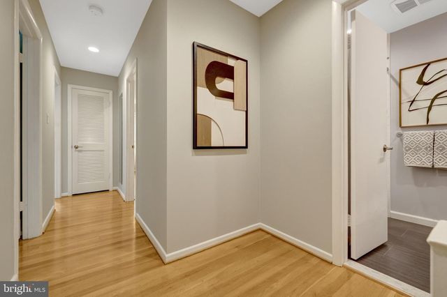 9115 SANTAYANA DR, Fairfax, VA 22031