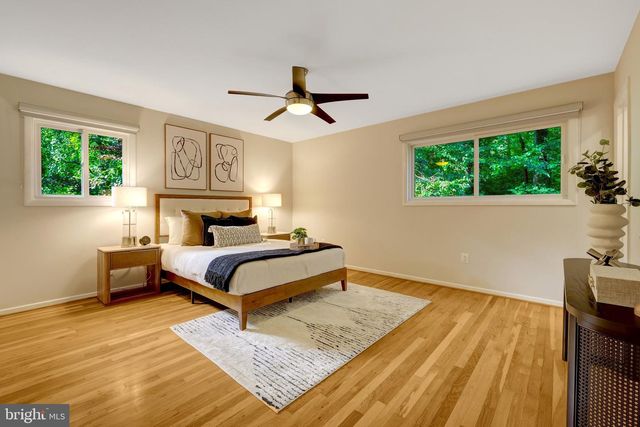 9115 SANTAYANA DR, Fairfax, VA 22031