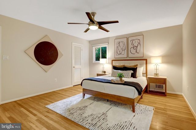 9115 SANTAYANA DR, Fairfax, VA 22031