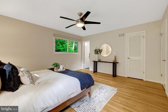 9115 SANTAYANA DR, Fairfax, VA 22031